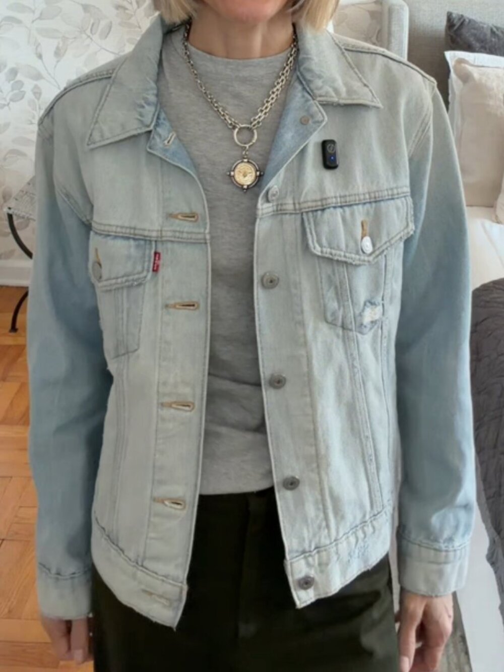 LEVI'S WOMEN'S EX-BOYFRIEND TRUCKER JACKET IN SHATTERED GLASS SIZE SMALL